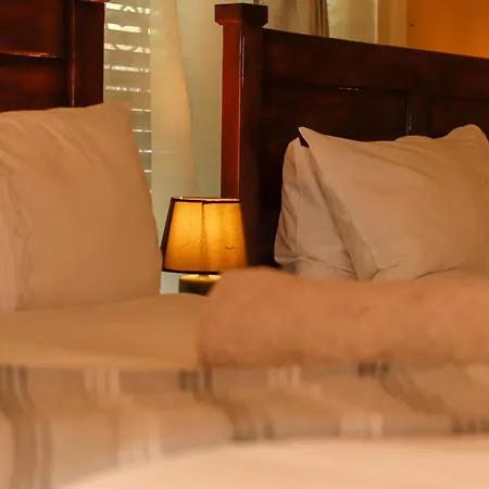 Room In Villa - Zambezi Family Lodge - Leopard Room